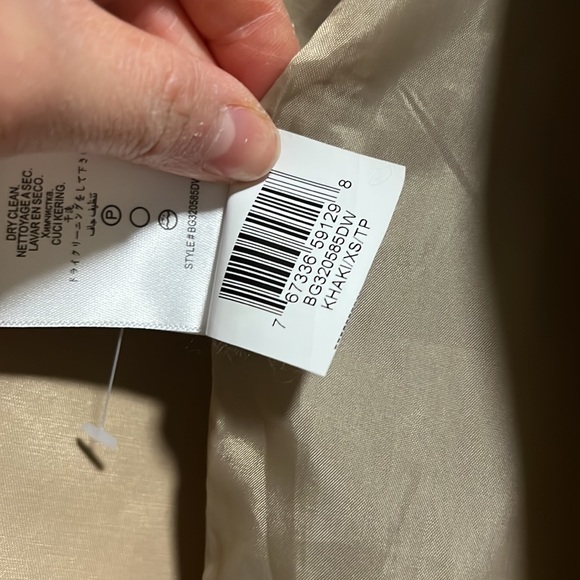 BCBG TRENCH COAT - Picture 6 of 7